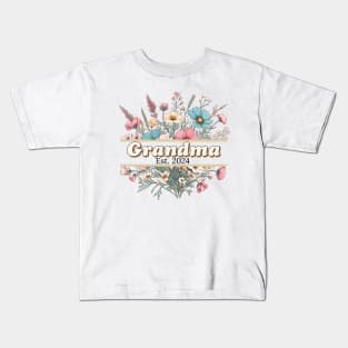 Grandma, Est 2024, floral design for new grandmas Kids T-Shirt